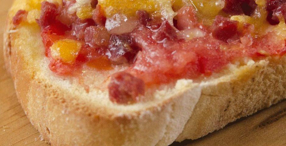 Desayunos en Linares Jaen Pasteleria Cafeteria Auxiliadora desayuno tostadas cafe pasteles