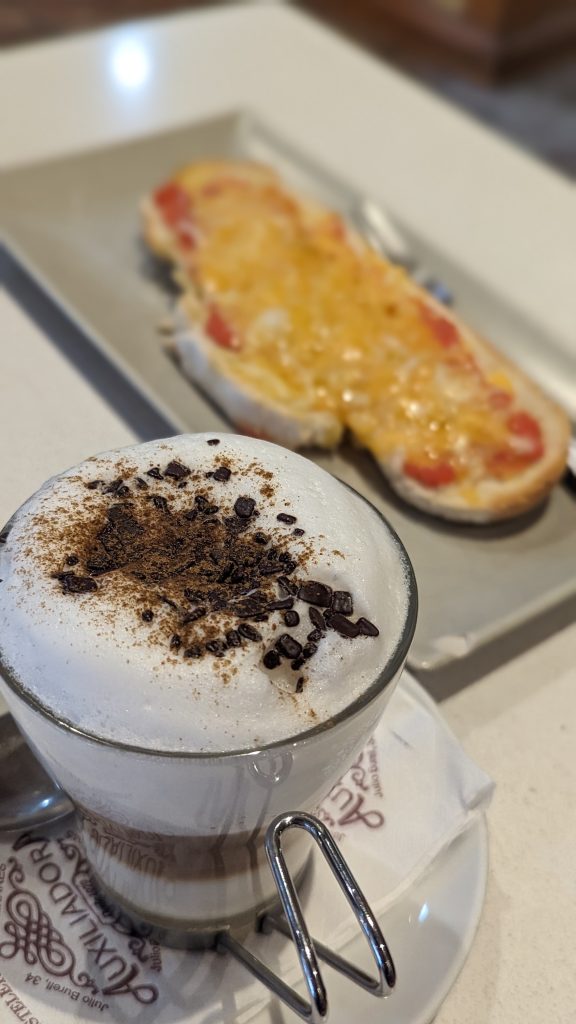 desayunar en linares pasteleria cafeteria auxiliadora el mejor café